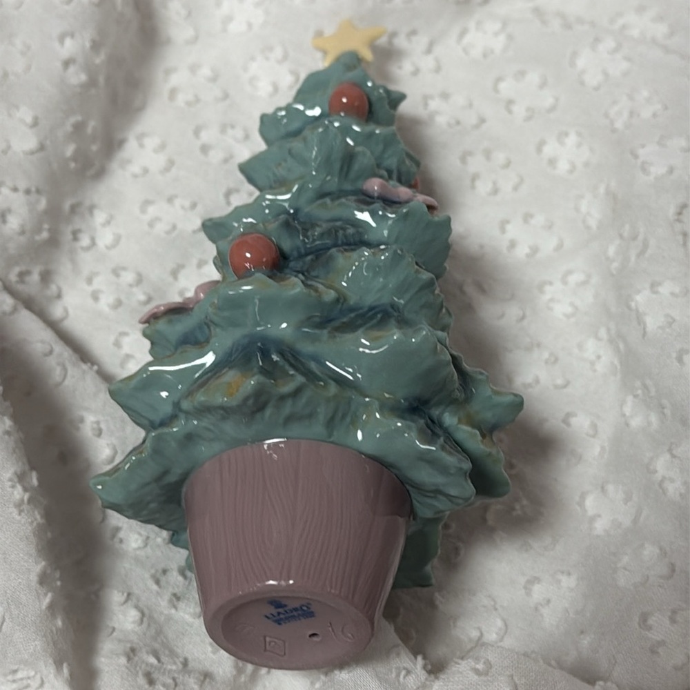 Lladró Porcelain Christmas Tree Figurine - Picture 11 of 13